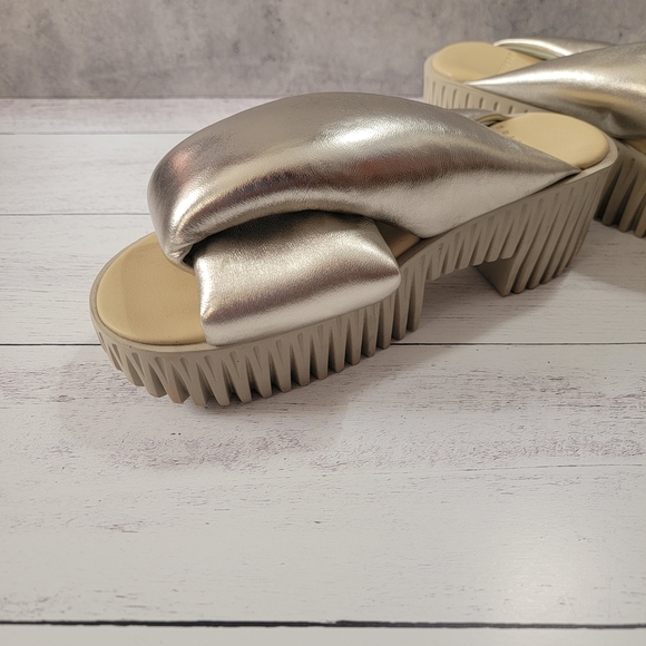 Plia Anda, Silver Platform Sandals, Euro 40 - Picture 2 of 6